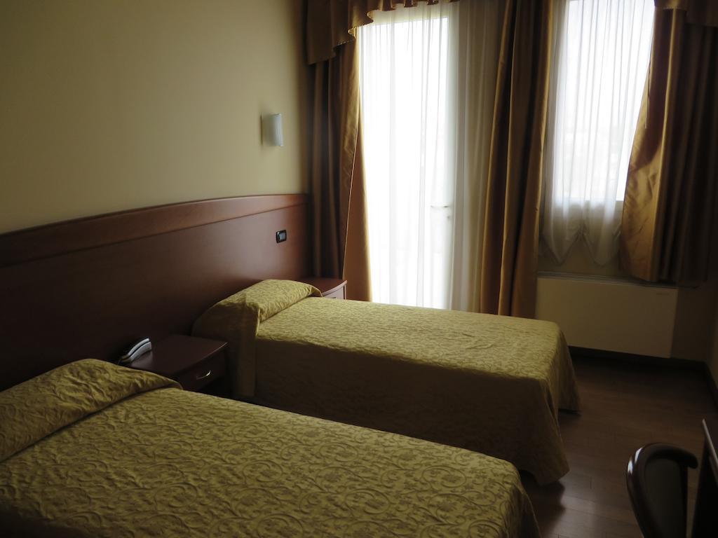 Hotel San Tomio Isola Vicentina Extérieur photo
