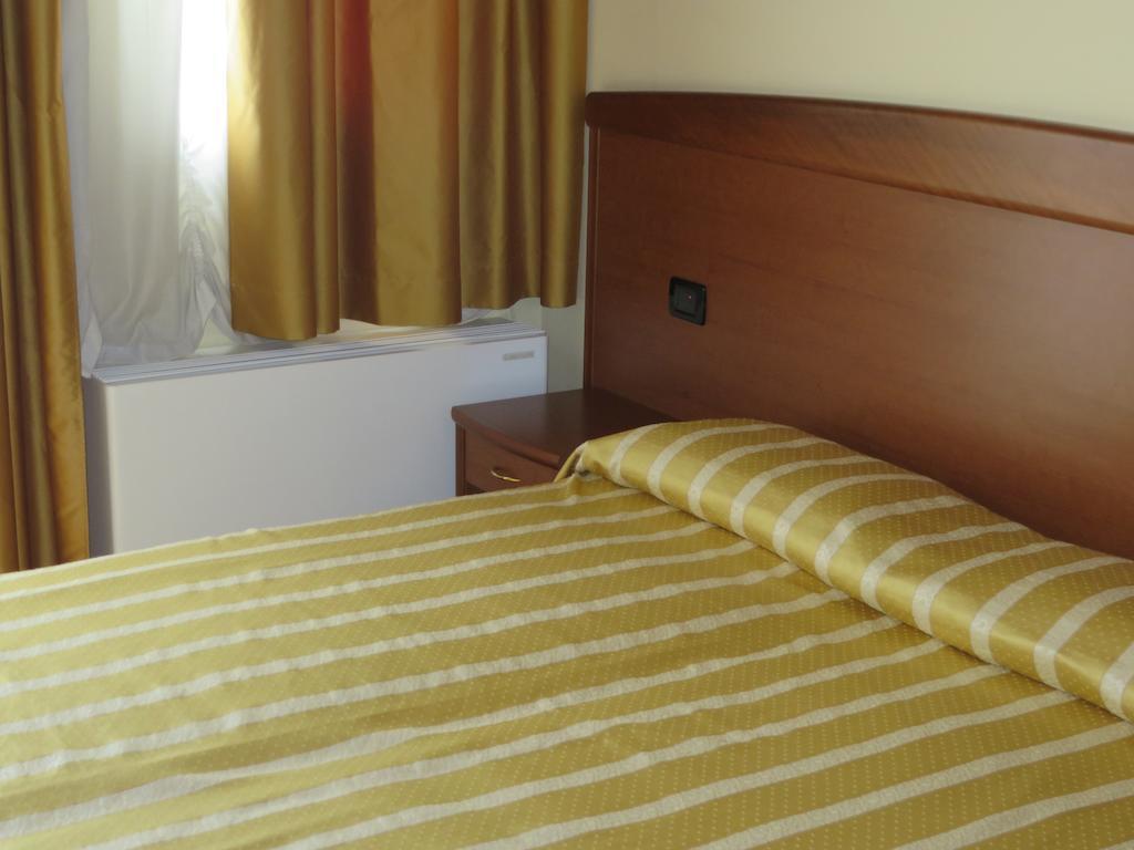Hotel San Tomio Isola Vicentina Chambre photo