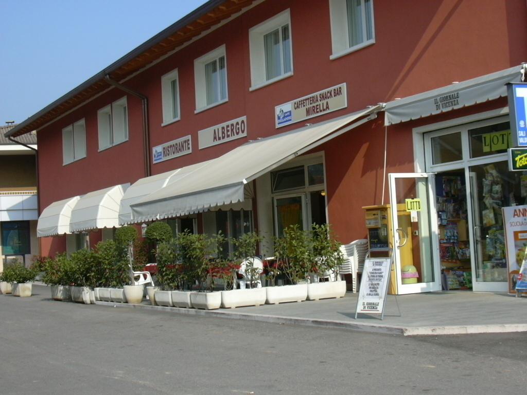 Hotel San Tomio Isola Vicentina Extérieur photo